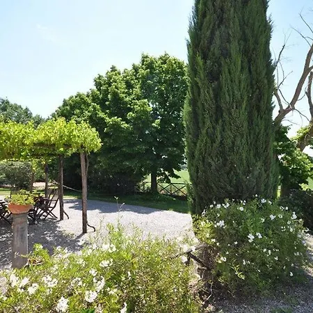 Apartment Sleeps 4 *